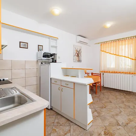 Apartment Mirjana Novi