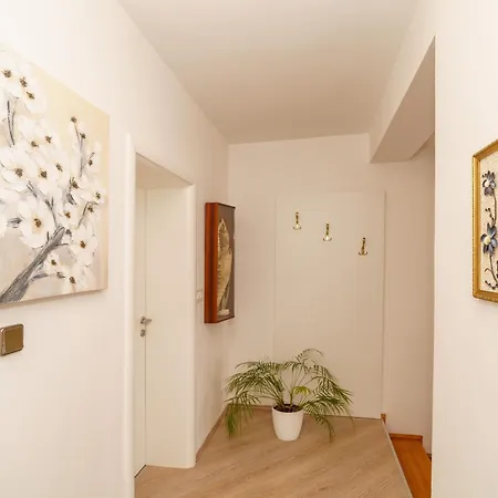 Mirjana Novi * Novi Vinodolski