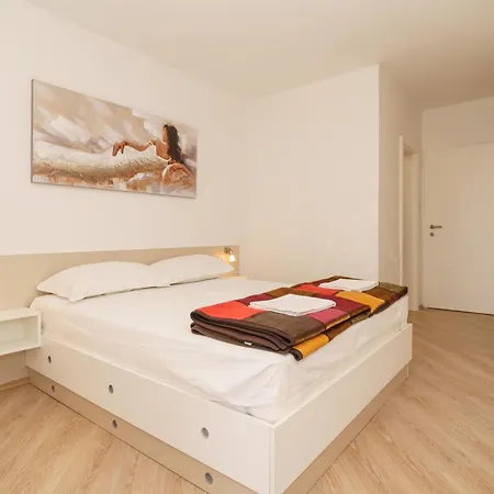 Mirjana Novi Novi Vinodolski