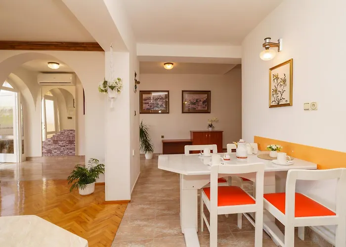 Mirjana Novi 아파트